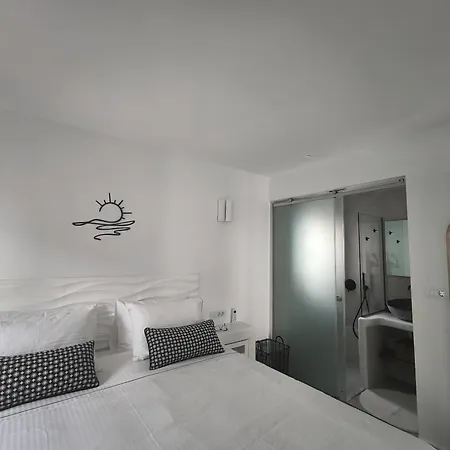 Exo Santorini Sea View Private Pool And Appartement Éxo Goniá