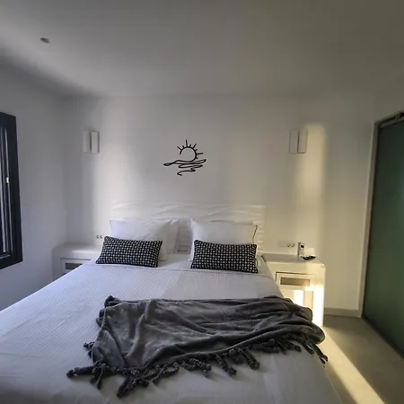 Exo Santorini Sea View Private Pool And Appartement Éxo Goniá