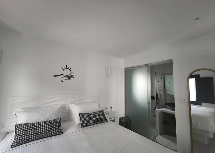 Exo Santorini Sea View Private Pool And Appartement Éxo Goniá