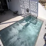 Exo Santorini Sea View Private Pool And Appartement Éxo Goniá